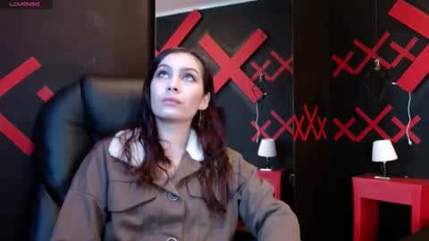 Yuyi online show from 03.04.25