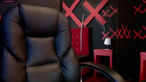 Yuyi online show from 03.07.25