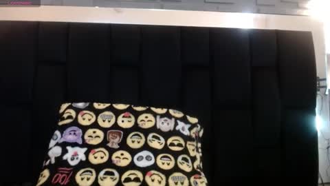 Yuyi online show from 09.09.25