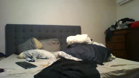 Snapshot of _zeus____ chatting on 12.02.24 Zeus online show from 12.02.24