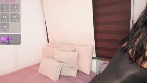 Snapshot of a__vanellopecute chatting on 11.30.25 Alexandra online show from 11.30.25