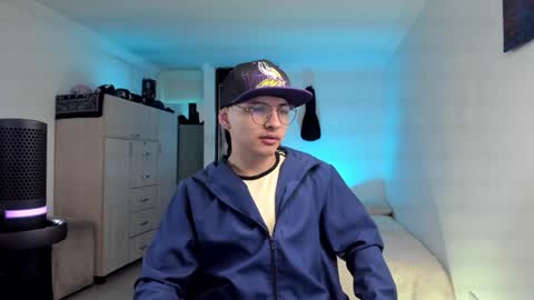 Snapshot of a_lejandro_08 chatting on 12.15.24 alejo online show from 12.15.24