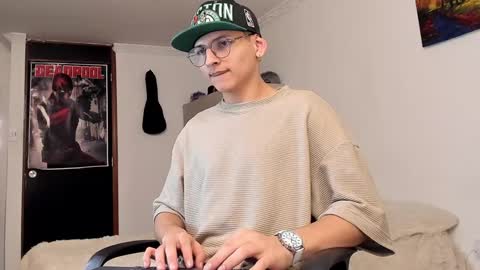 Snapshot of a_lejandro_08 chatting on 12.24.24 alejo online show from 12.24.24