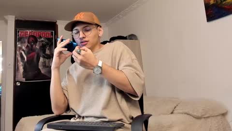 Snapshot of a_lejandro_08 chatting on 12.25.24 alejo online show from 12.25.24