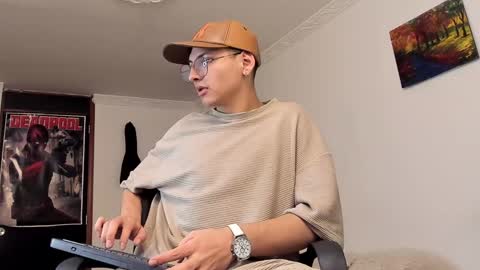 Snapshot of a_lejandro_08 chatting on 12.25.24 alejo online show from 12.25.24