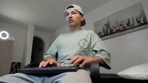 Snapshot of a_lejandro_08 chatting on 03.11.25 alejo online show from 03.11.25