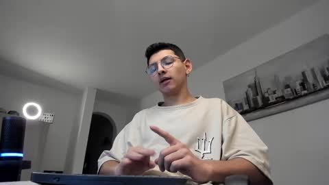 Snapshot of a_lejandro_08 chatting on 03.12.25 alejo online show from 03.12.25