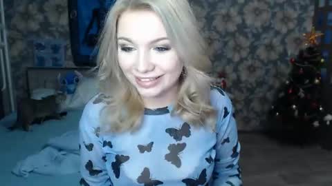 Snapshot of aalicebubble chatting on 01.07.25 Alice online show from 01.07.25