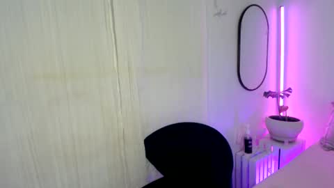 Snapshot of aaliyahlayla chatting on 01.28.25 Aaliyahlayla online show from 01.28.25