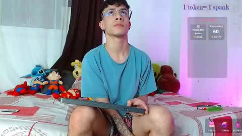 Snapshot of aaron_1806 chatting on 11.30.25 aaron online show from 11.30.25