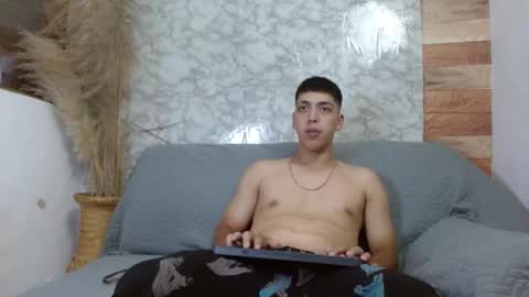 Snapshot of aaron_antonella_mds chatting on 10.19.25 Aaron y Antonella online show from 10.19.25