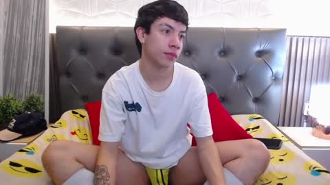 Snapshot of aaron_blink1 chatting on 12.02.24 Aaron online show from 12.02.24
