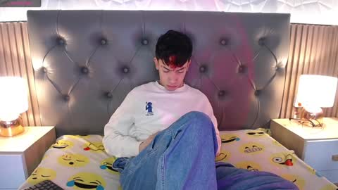 Snapshot of aaron_blink1 chatting on 01.07.25 Aaron online show from 01.07.25