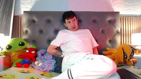 Snapshot of aaron_blink1 chatting on 01.21.25 Aaron online show from 01.21.25