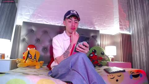Snapshot of aaron_blink1 chatting on 02.01.25 Aaron online show from 02.01.25