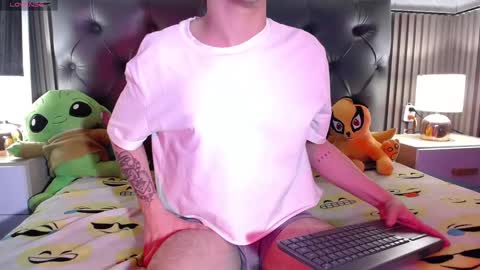 Snapshot of aaron_blink1 chatting on 02.10.25 Aaron online show from 02.10.25
