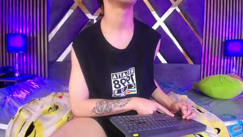 Snapshot of aaron_blink1 chatting on 03.04.25 Aaron online show from 03.04.25