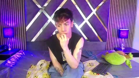 Snapshot of aaron_blink1 chatting on 03.04.25 Aaron online show from 03.04.25