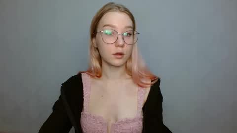 Snapshot of abbymoore__ chatting on 01.04.25 Abby Lovense is active online show from 01.04.25