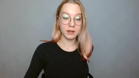 Snapshot of abbymoore__ chatting on 01.05.25 Abby Lovense is active online show from 01.05.25