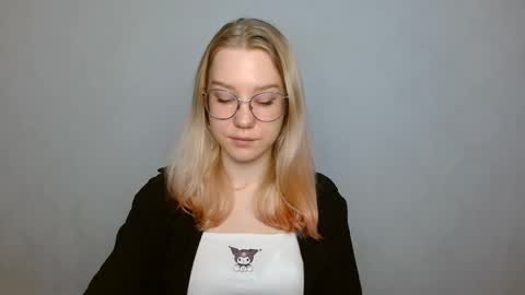 Snapshot of abbymoore__ chatting on 01.21.25 Abby Lovense is active online show from 01.21.25