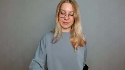 Snapshot of abbymoore__ chatting on 03.05.25 Abby Lovense is active online show from 03.05.25