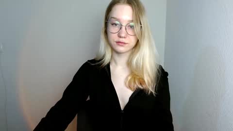 Snapshot of abbymoore__ chatting on 03.12.25 Abby Lovense is active online show from 03.12.25