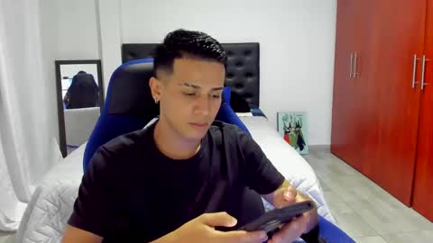 Snapshot of abelasburgo chatting on 12.21.24 Independence model AbelAsburgo online show from 12.21.24