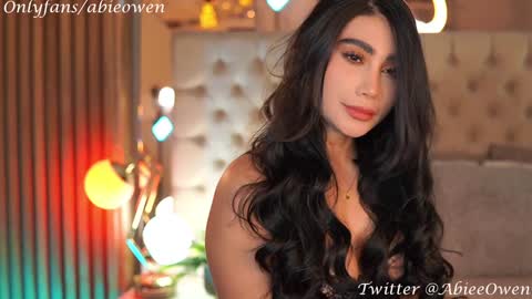 Snapshot of abie_owen chatting on 12.19.24 abie_owen online show from 12.19.24