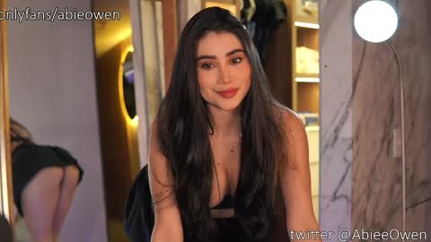 Snapshot of abie_owen chatting on 09.23.25 abie_owen online show from 09.23.25