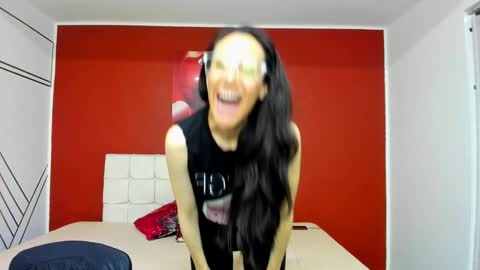 Snapshot of abrillee1 chatting on 12.28.24 ABRIL online show from 12.28.24