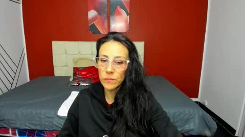 Snapshot of abrillee1 chatting on 02.13.25 ABRIL online show from 02.13.25