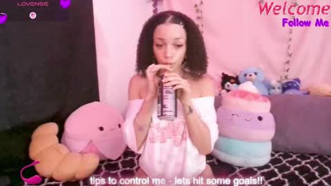 Snapshot of abruisedpeach chatting on 11.05.25 Peach online show from 11.05.25