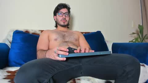 Snapshot of ackerman_eren_ chatting on 01.12.25 R. online show from 01.12.25