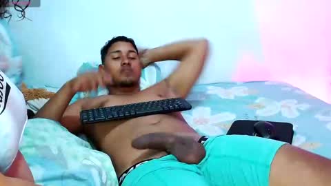 Snapshot of adams_niki chatting on 02.14.25 ADAMS Y NIKI online show from 02.14.25