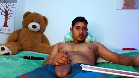 Snapshot of adams_niki chatting on 02.20.25 ADAMS Y NIKI online show from 02.20.25