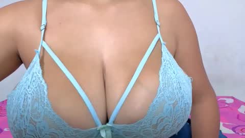 Snapshot of adara_cute18 chatting on 10.18.25 adara_cute18 online show from 10.18.25