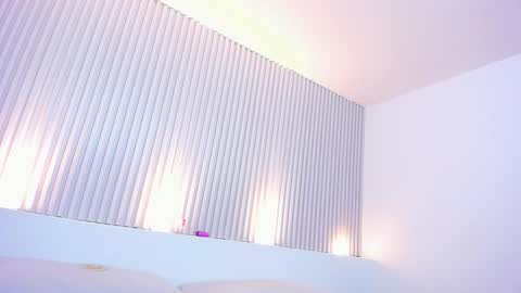 Snapshot of adelaine_brow chatting on 11.06.25 Adelaine Brow online show from 11.06.25