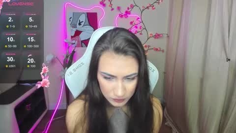 Snapshot of adeleluu chatting on 12.01.25 Adel online show from 12.01.25