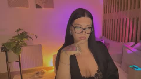 Snapshot of adelinaacute chatting on 10.21.25 Adelinaacute online show from 10.21.25