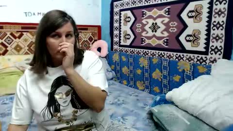 Larisa online show from 10.04.25