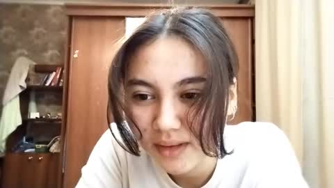 Snapshot of adelinehaefner chatting on 11.26.25 Anna online show from 11.26.25