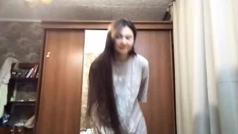 Snapshot of adelinehaefner chatting on 11.30.25 Anna online show from 11.30.25