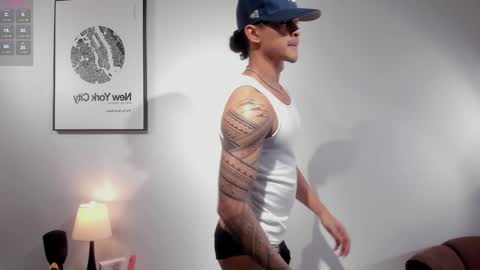 Snapshot of adonis_dlh chatting on 01.04.25 Adonis online show from 01.04.25