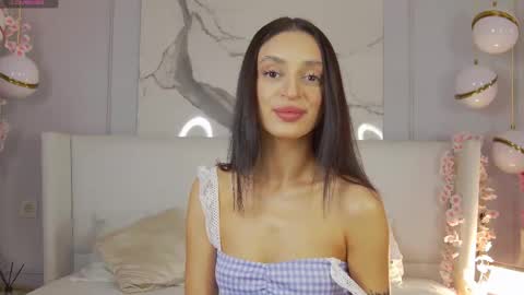 adoracortes online show from 10.18.25