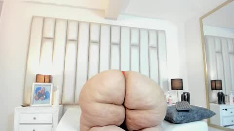 ANDREA PEREZ online show from 10.24.25