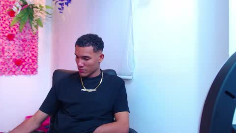 Snapshot of adriel_and_risitos_ chatting on 09.18.25 adriel_and_risitos_ online show from 09.18.25