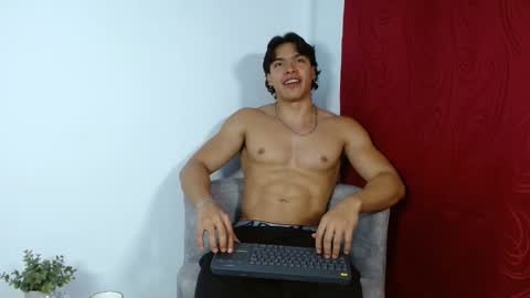 adriel_escalante online show from 09.21.25