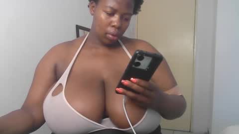 Snapshot of africanbusty chatting on 12.12.24 ONLYFAN-Africanbusty online show from 12.12.24