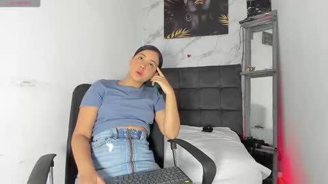 Snapshot of afrodita_n_ares_ chatting on 10.19.25 afrodita n ares online show from 10.19.25